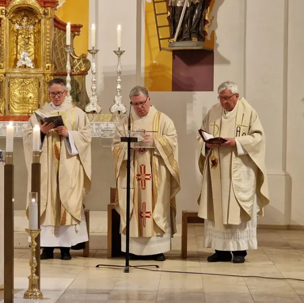 Regionaldekan Manfred Strigl zur Pastoralvisitation in der Pfarreiengemeinschaft Pleystein. Foto: Josef Kleber